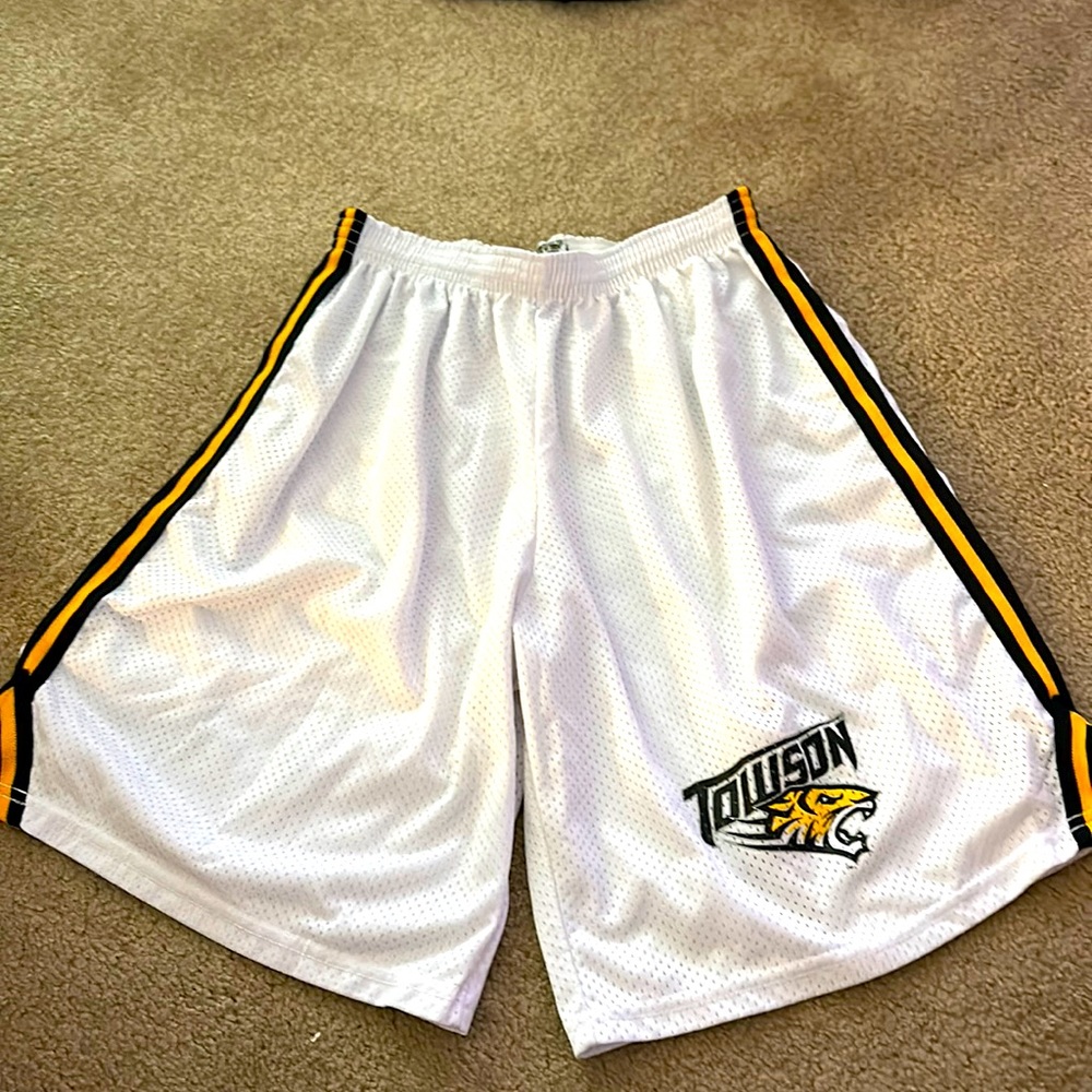 White Men’s basketball shorts. Towson Tigers logo on front. Size Large.